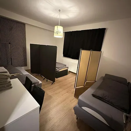 5 Betten Montuerwhonung Mit Waschmaschine Apartment Düsseldorf